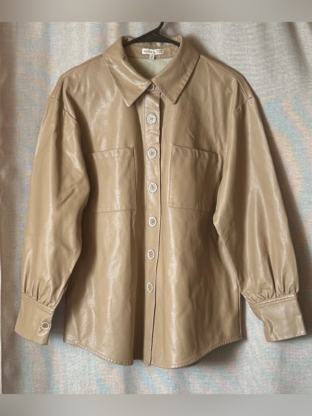 Moon River•faux leather shirt jacket•XS•polyurethane/viscose•tan/beige•trench